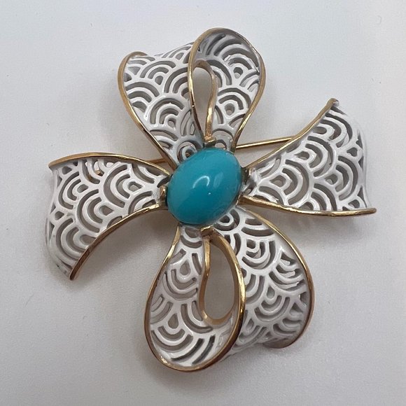 Crown Trifari  Brooch and CLIP Earrings White Art Deco Filigree Blue Stone - Picture 2 of 8